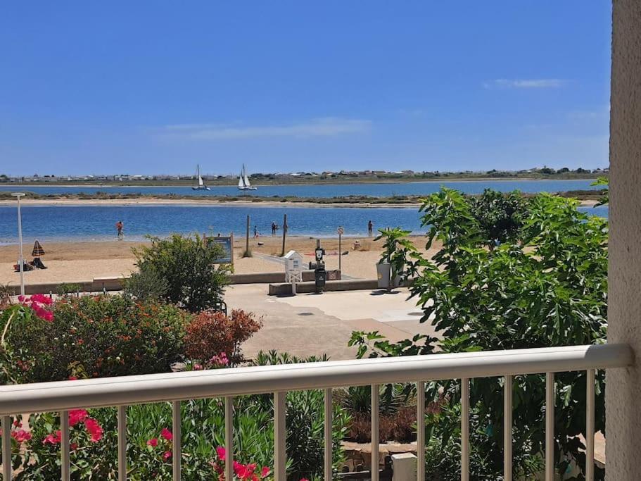 Au Bord De La Plage Du Grazel Gruissan Exterior photo